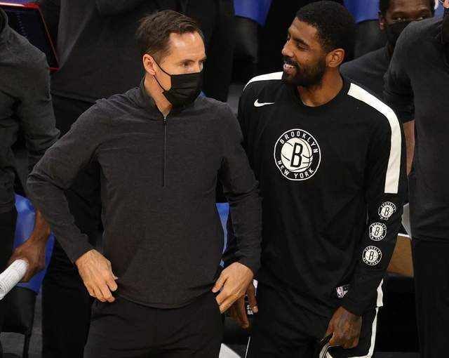 每体：皇马会等阿隆索到圣诞节后，看他能否重新掌控更衣室（每体：皇马将把评估阿隆索推迟到圣诞节后，观望其能否重掌更衣室）