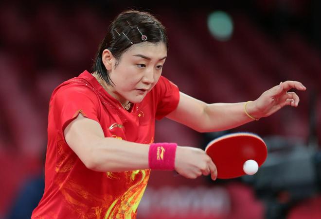 每体：皇马会等阿隆索到圣诞节后，看他能否重新掌控更衣室（每体：皇马将把评估阿隆索推迟到圣诞节后，观望其能否重掌更衣室）